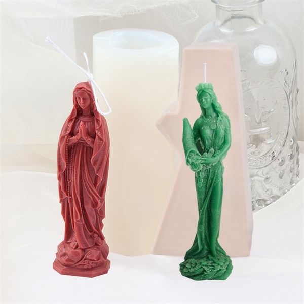 3D vintage-style Virgin Mary silicone mold for crafting wealth and fortune candles, perfect as a godmother or Mother's Day gift
