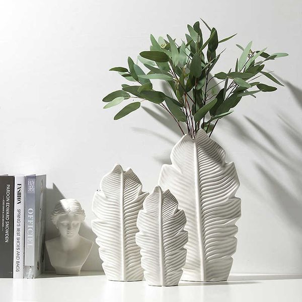 Cutelife White Ceramic Leaf-Shaped Vase for Nordic Home Decor, Floral Arrangements, and Modern Wedding or Living Room Tables