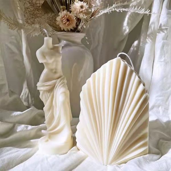 Large elegant scented candles with cattail leaf fragrance, crafted from European-style luxury soybean wax for decorative purposes
