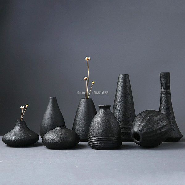 Modern black ceramic small vase for stylish floral arrangements and home d¨¦cor