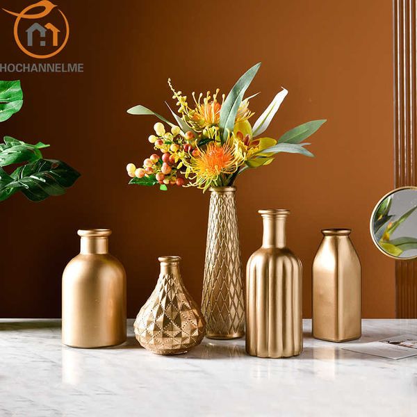 Modern glass vase for living room decor, ideal for floral arrangements in homes and bedrooms with gold accents