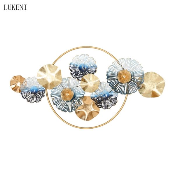 New Chinese-style golden wrought iron wall decor for living rooms and restaurants, creative metal window ornament 210414