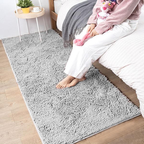 Non-slip grey chenille bathroom mat, absorbent for living room, bedroom, or kitchen floors