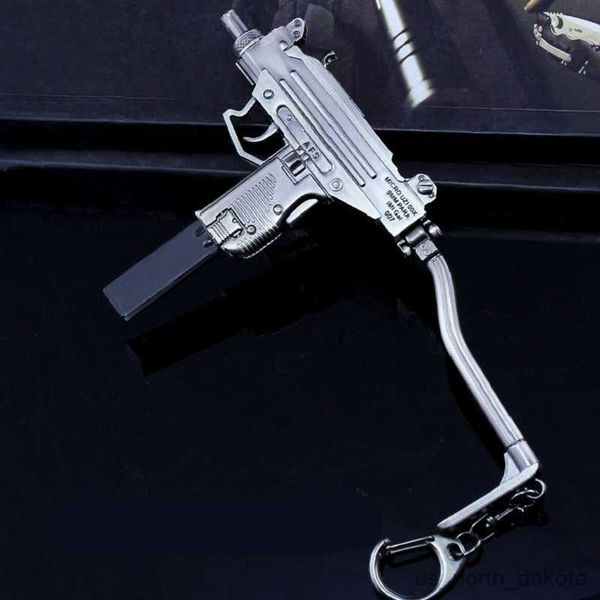 Novelty miniature submachine gun keychain, 15cm high-quality pistol model pendant for birthday gifts