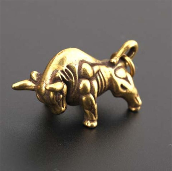 Pure brass keychain pendant featuring a stylish ox statue, perfect for creative gifts and home decoration