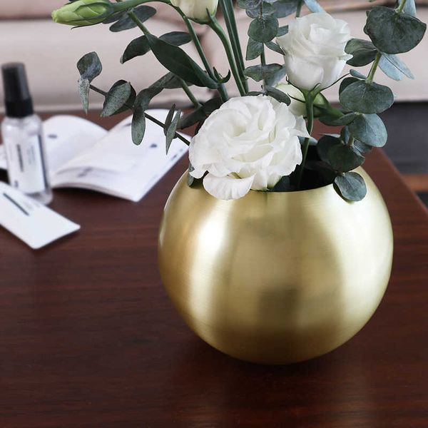Stainless steel vase for desktop plants, available in golden, black, and rose gold classic designs