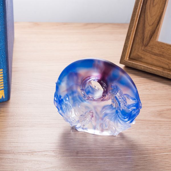 Wholesale 3D handmade red and blue fish figurines, miniature table ornaments crafted from glass, perfect for home decor and room accessories